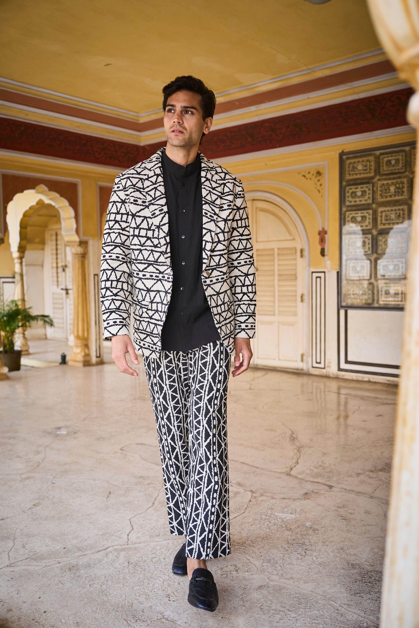 JACQUARD WEAVE BLAZER - dash and dot