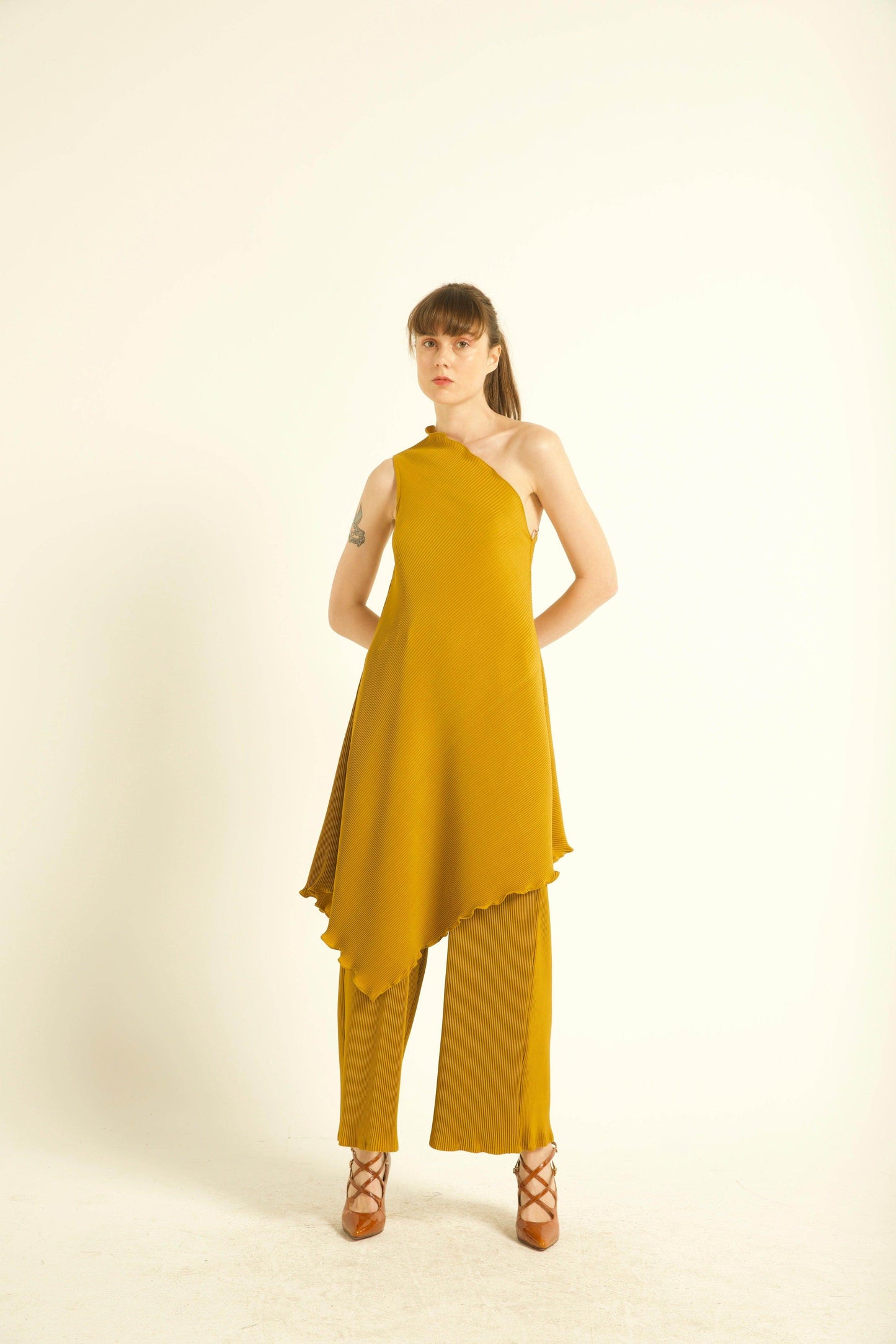 ONE-SHOULDERED PLEAT SET - dash and dot