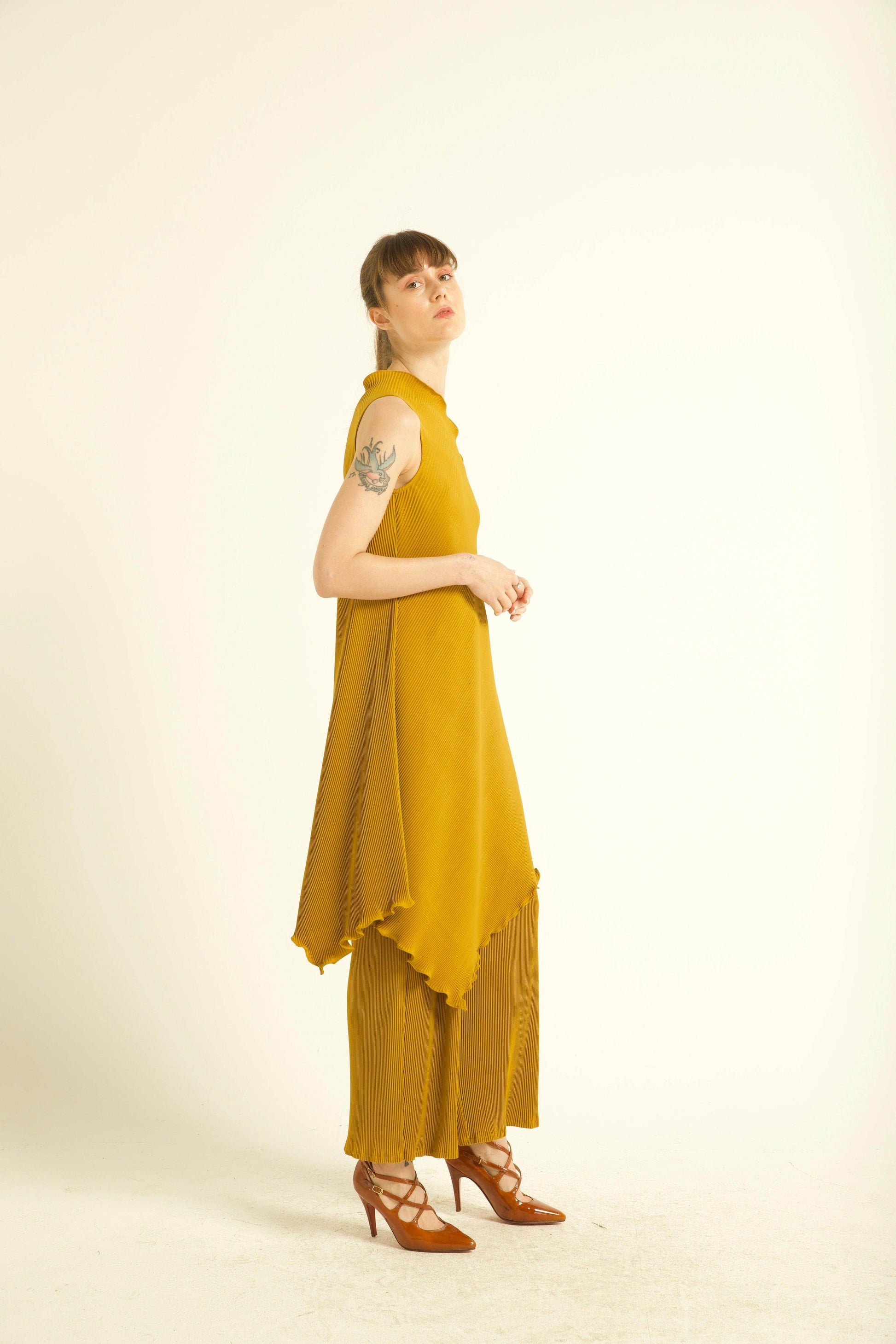 ONE-SHOULDERED PLEAT SET - dash and dot