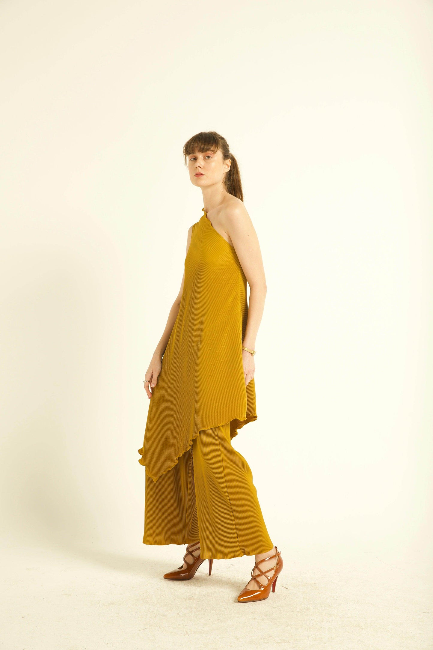 ONE-SHOULDERED PLEAT SET - dash and dot