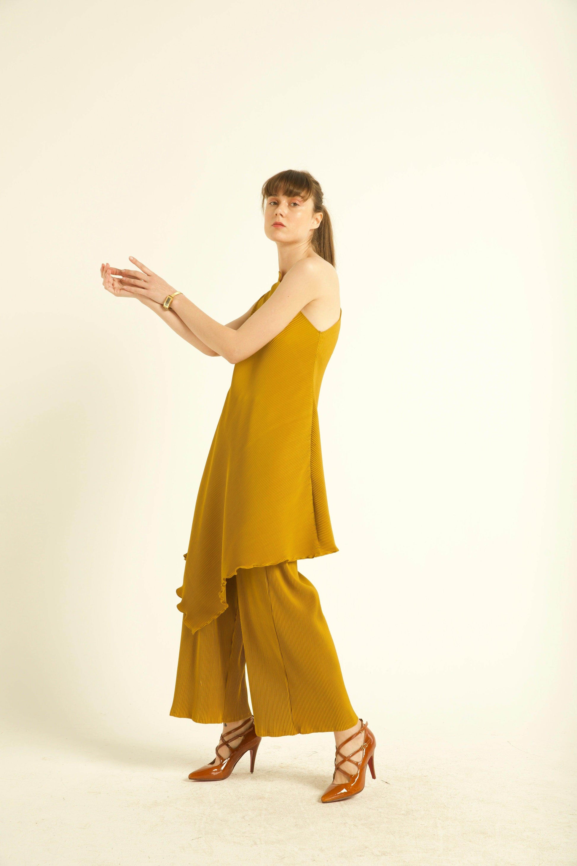 ONE-SHOULDERED PLEAT SET - dash and dot