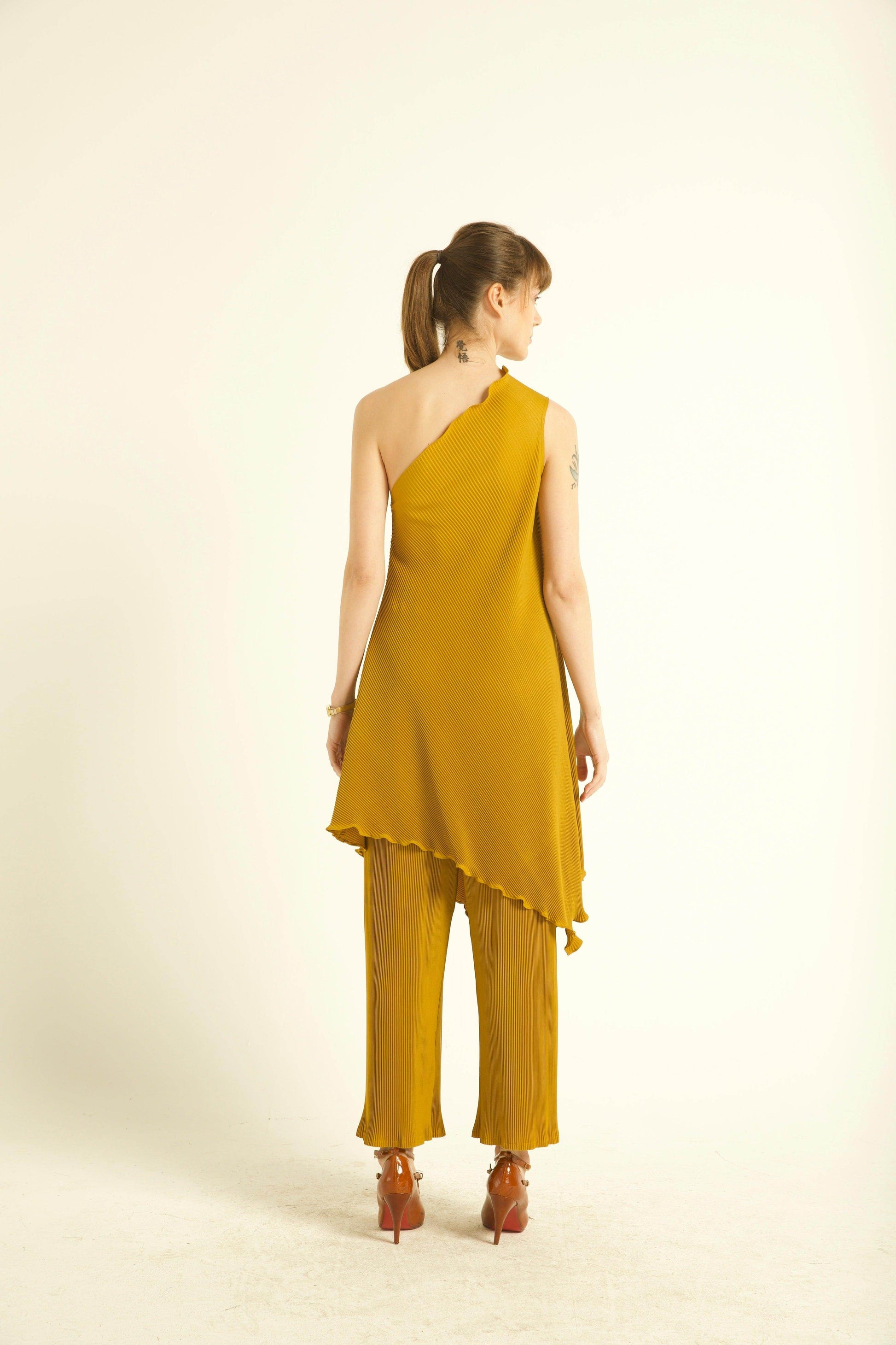 ONE-SHOULDERED PLEAT SET - dash and dot