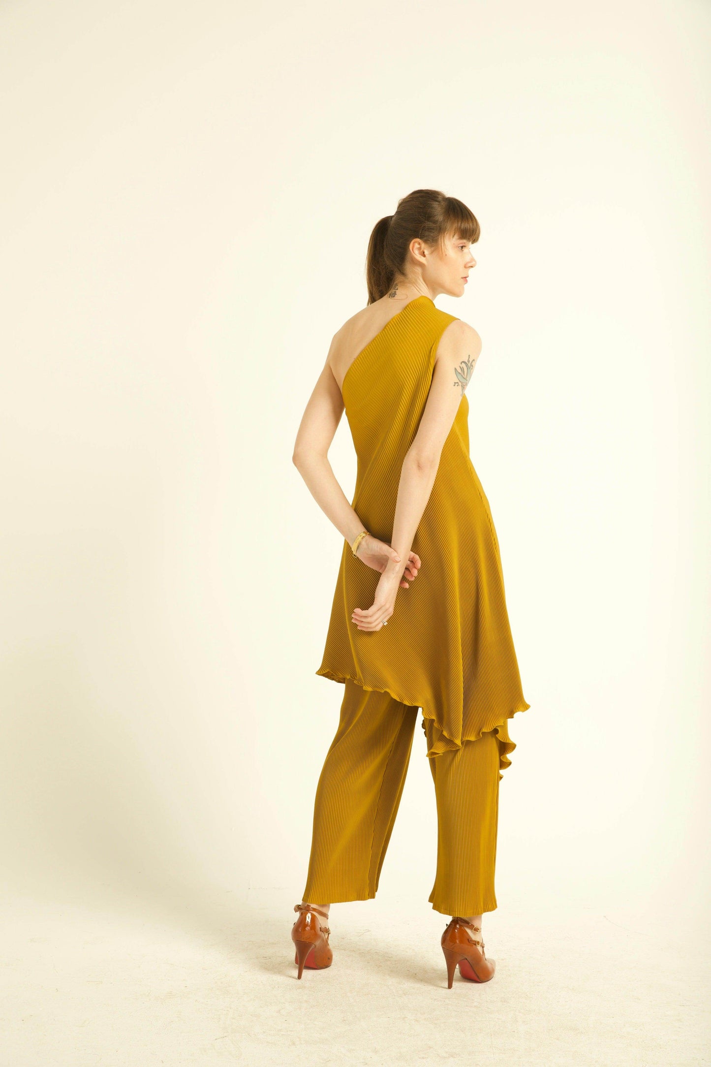 ONE-SHOULDERED PLEAT SET - dash and dot