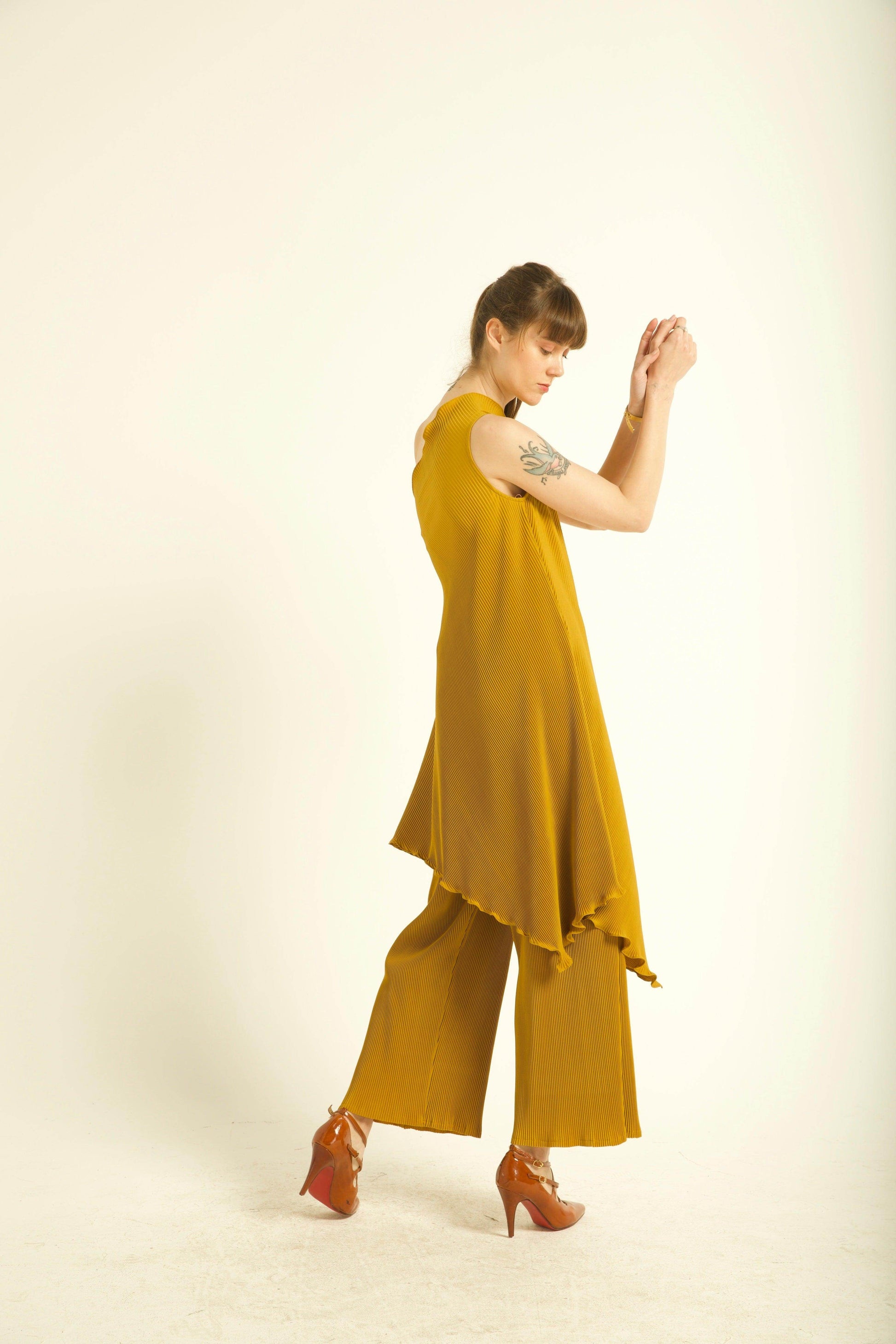 ONE-SHOULDERED PLEAT SET - dash and dot