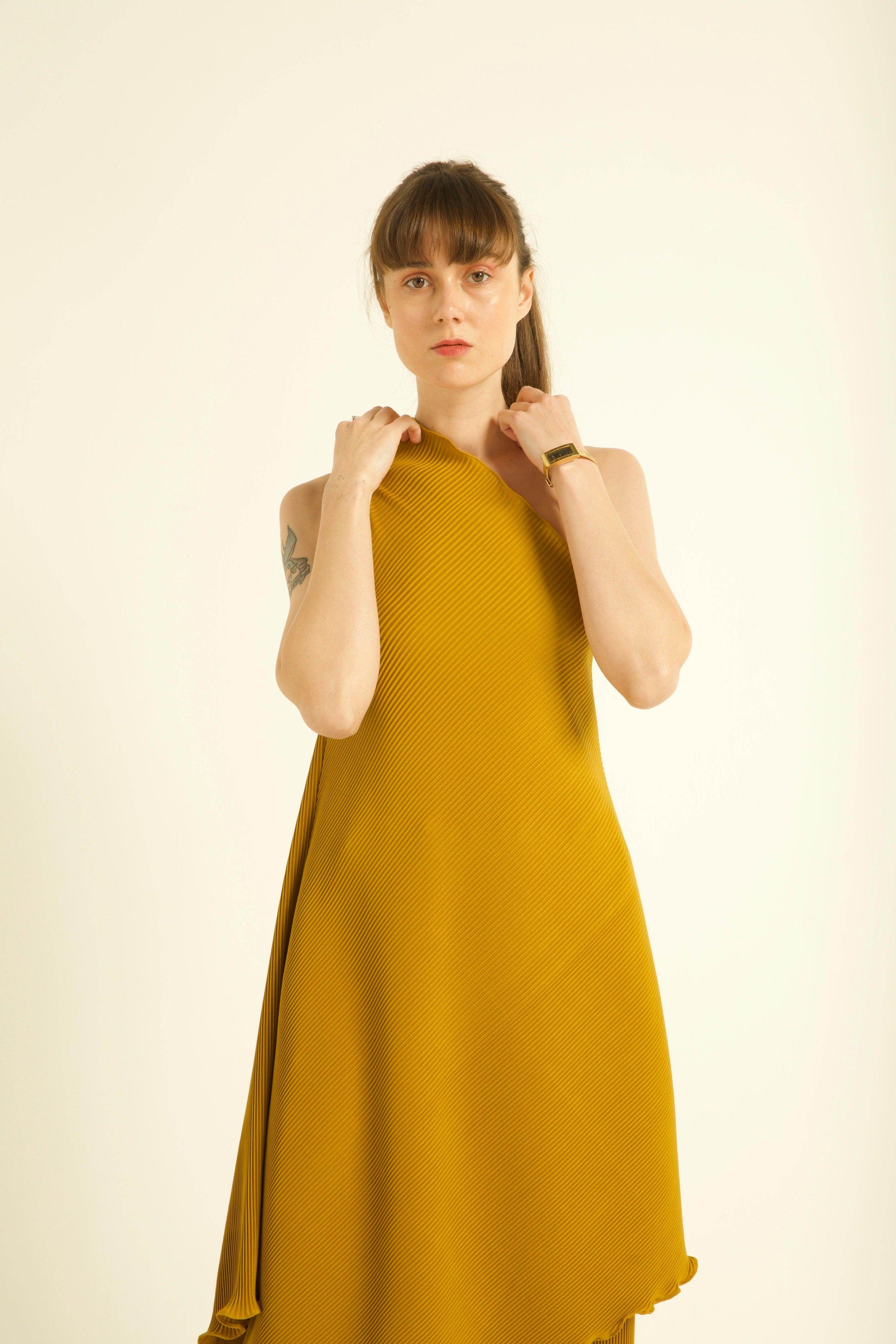 ONE-SHOULDERED PLEAT SET - dash and dot