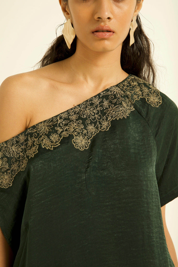 EXPOSED SHOULDER EMBROIDERED SET - dash and dot dash and dot