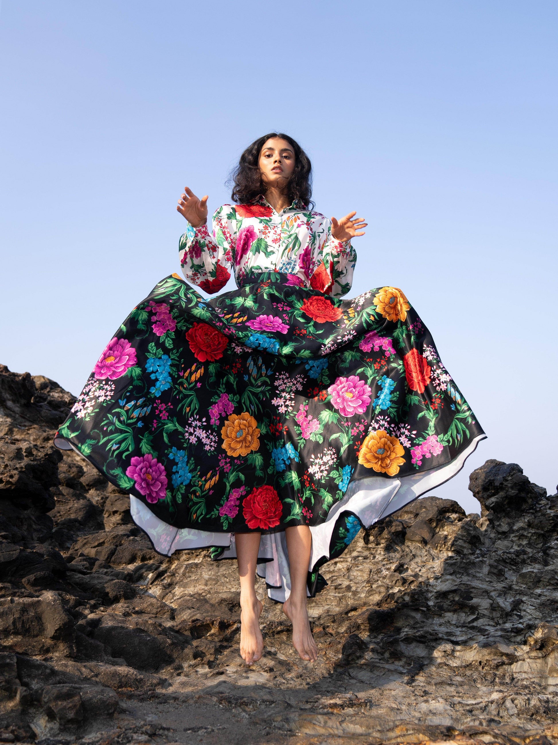 PRINTED BLACK SKIRT - dash and dot