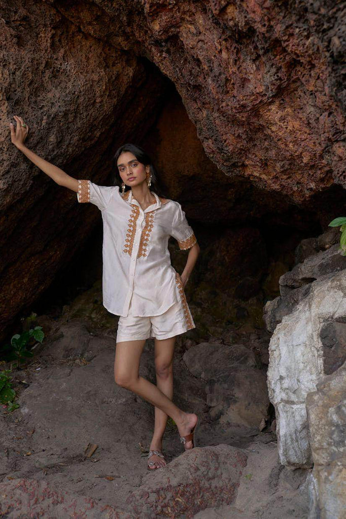 EMBROIDERED SHORTS - dash and dot dash and dot