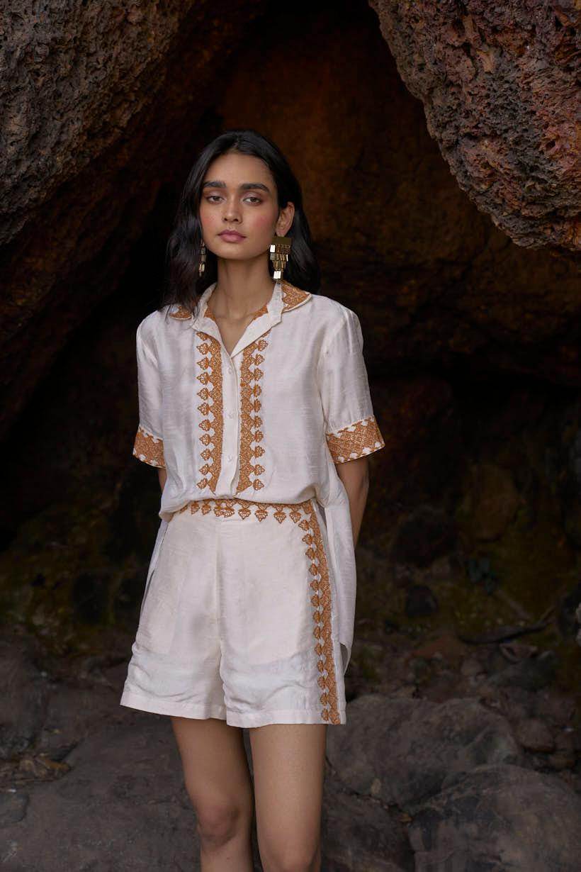 EMBROIDERED SHORTS - dash and dot