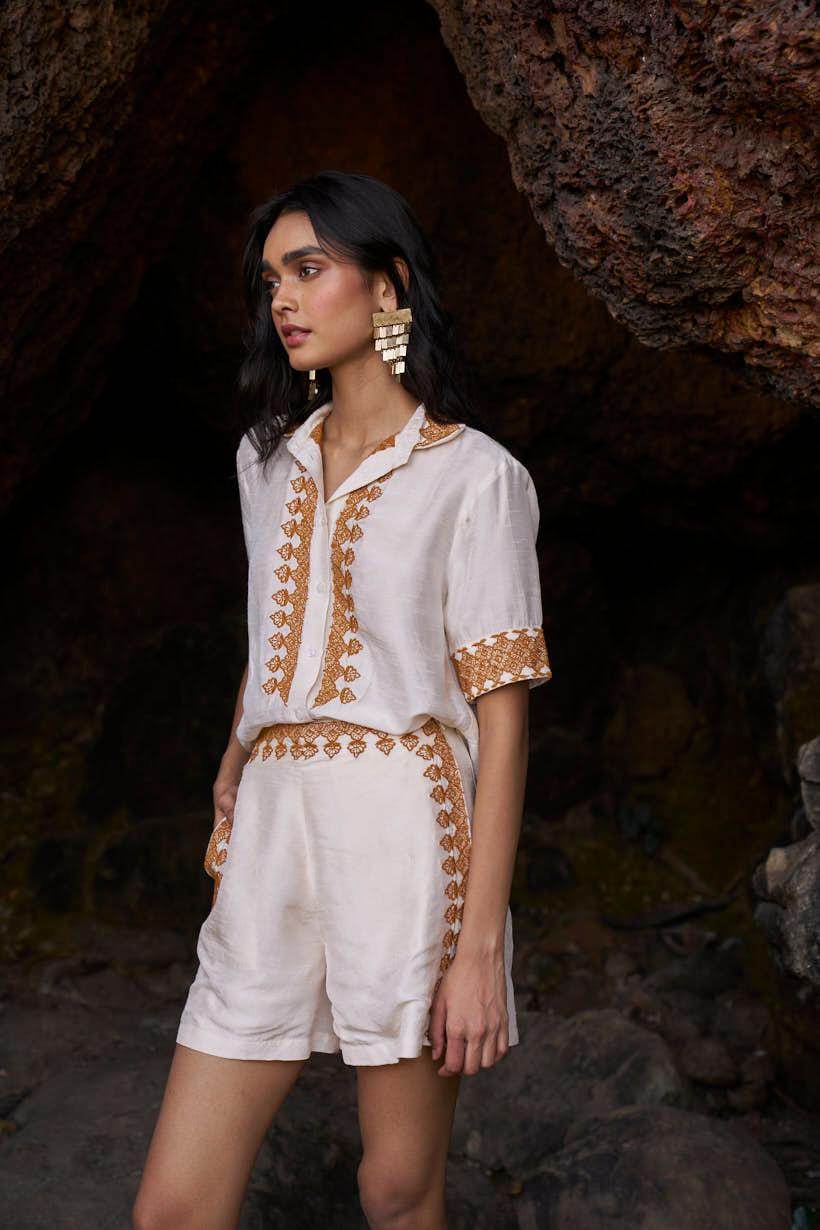 EMBROIDERED SHORTS - dash and dot