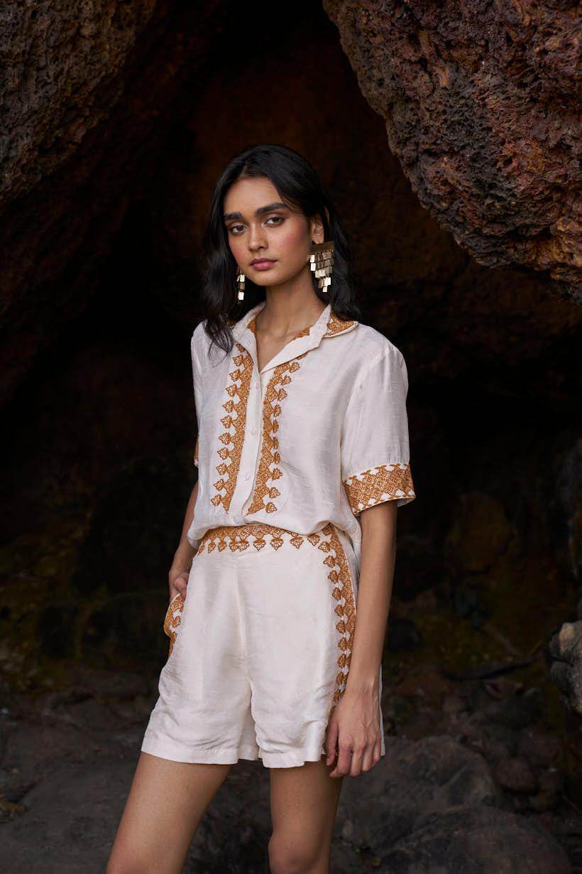 EMBROIDERED SHORTS - dash and dot