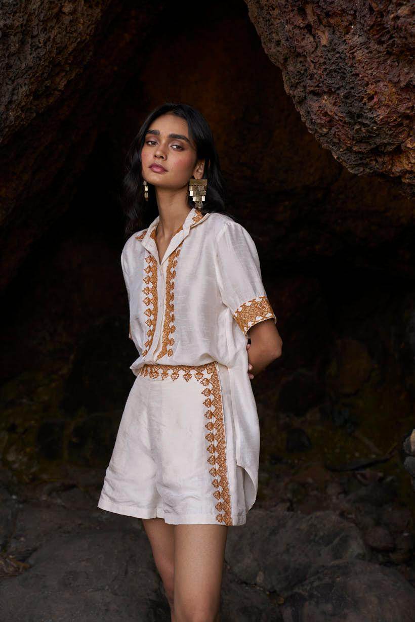 EMBROIDERED SHORTS - dash and dot