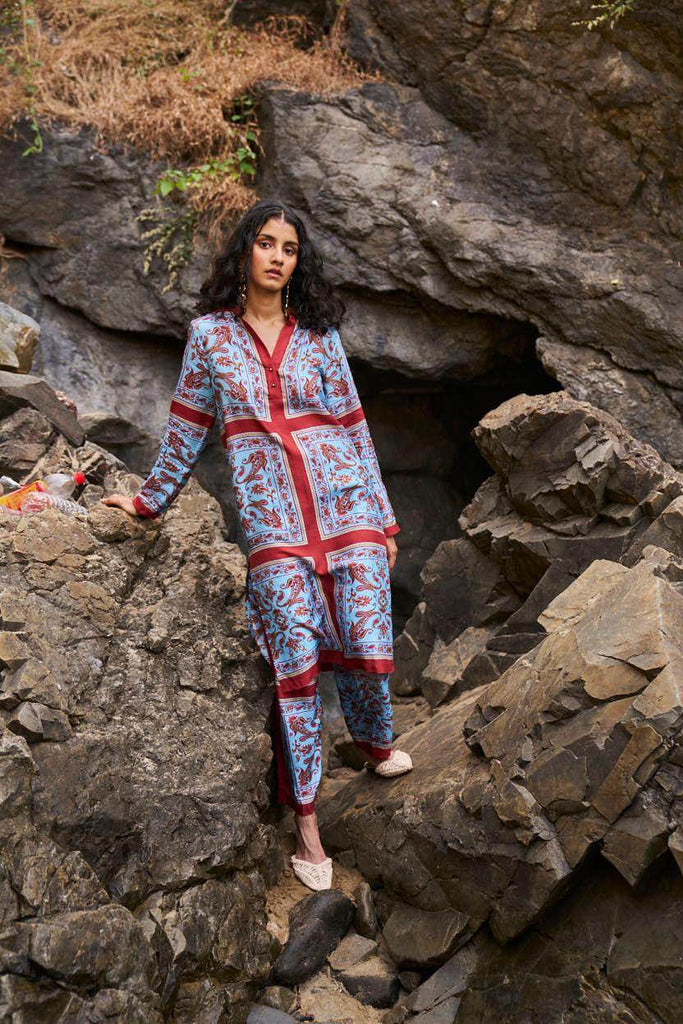 SCARF PRINTED LONGLINE SHIRT - dash and dot dash and dot