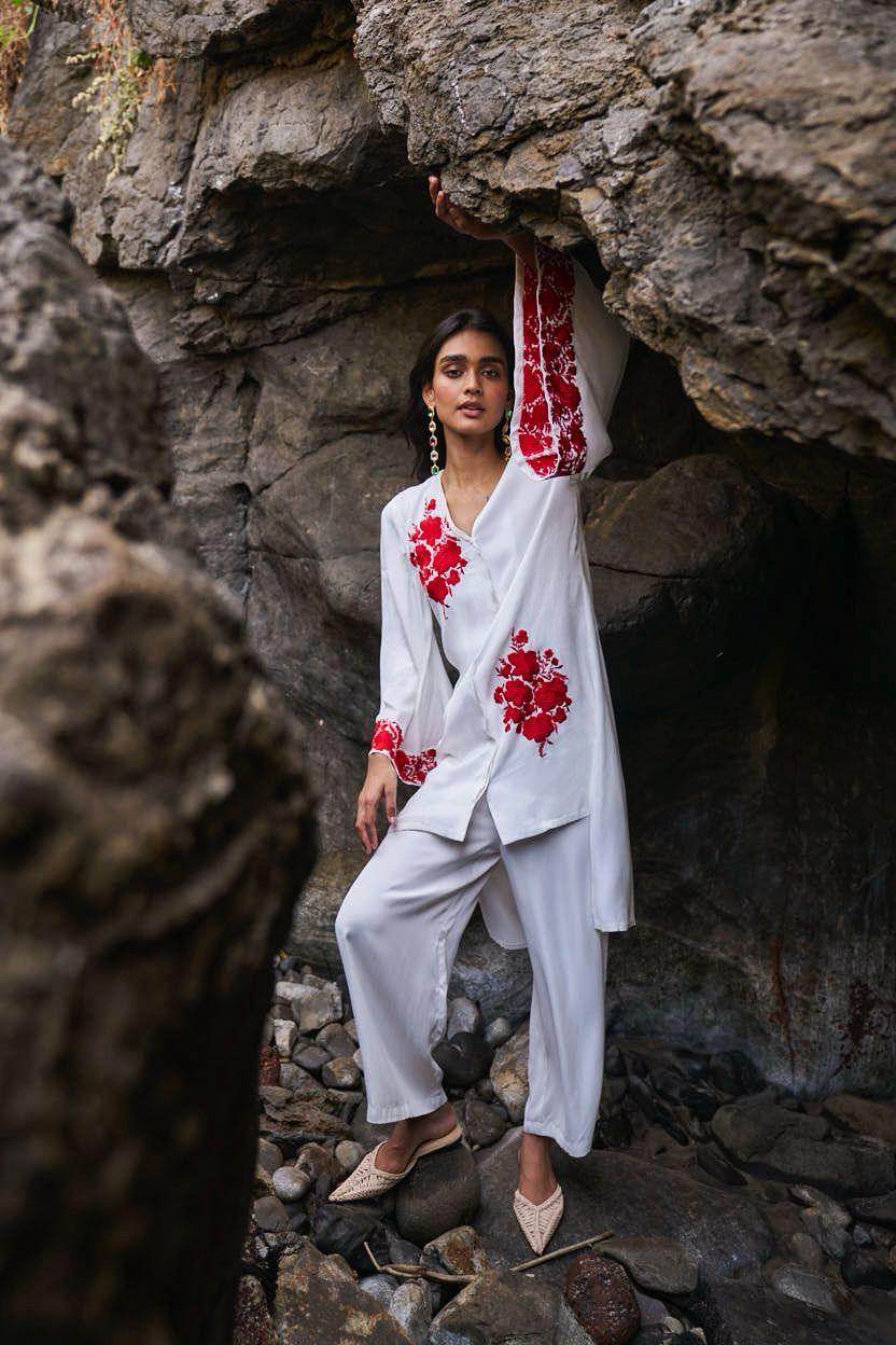 LONGLINE PLACEMENT EMBROIDERED TOP - dash and dot