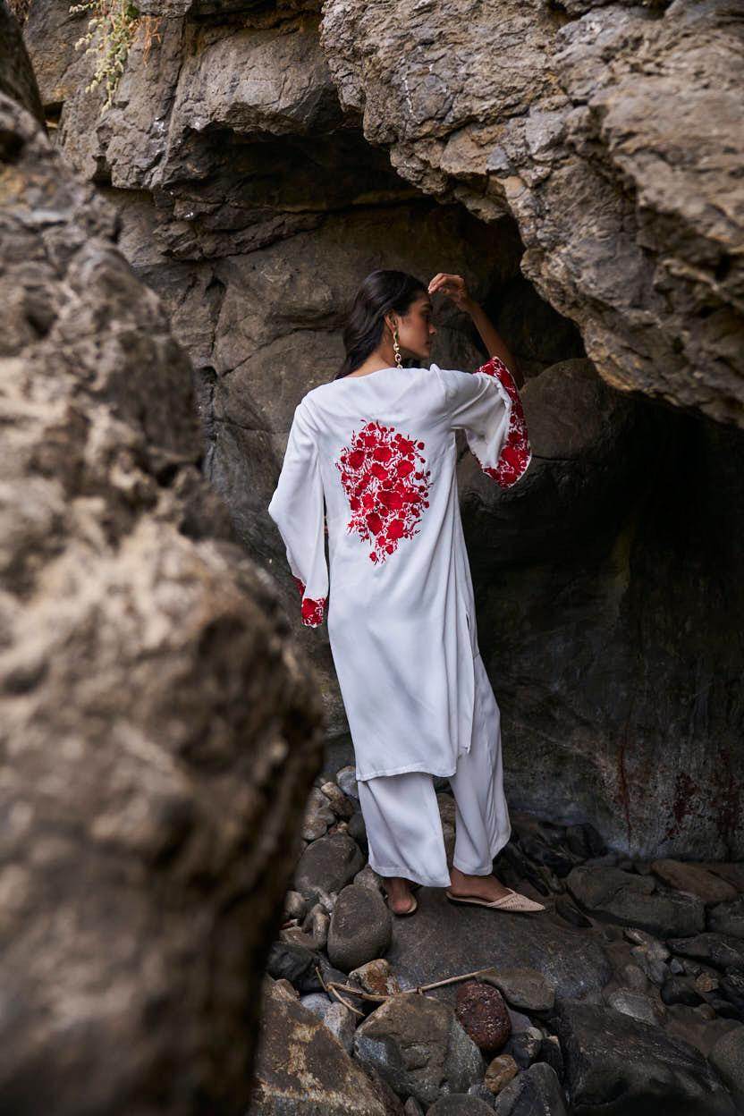 LONGLINE PLACEMENT EMBROIDERED TOP - dash and dot