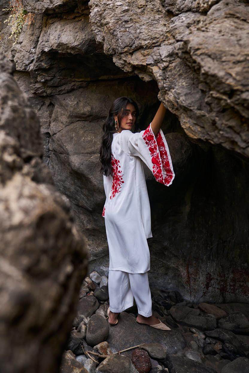 LONGLINE PLACEMENT EMBROIDERED TOP - dash and dot