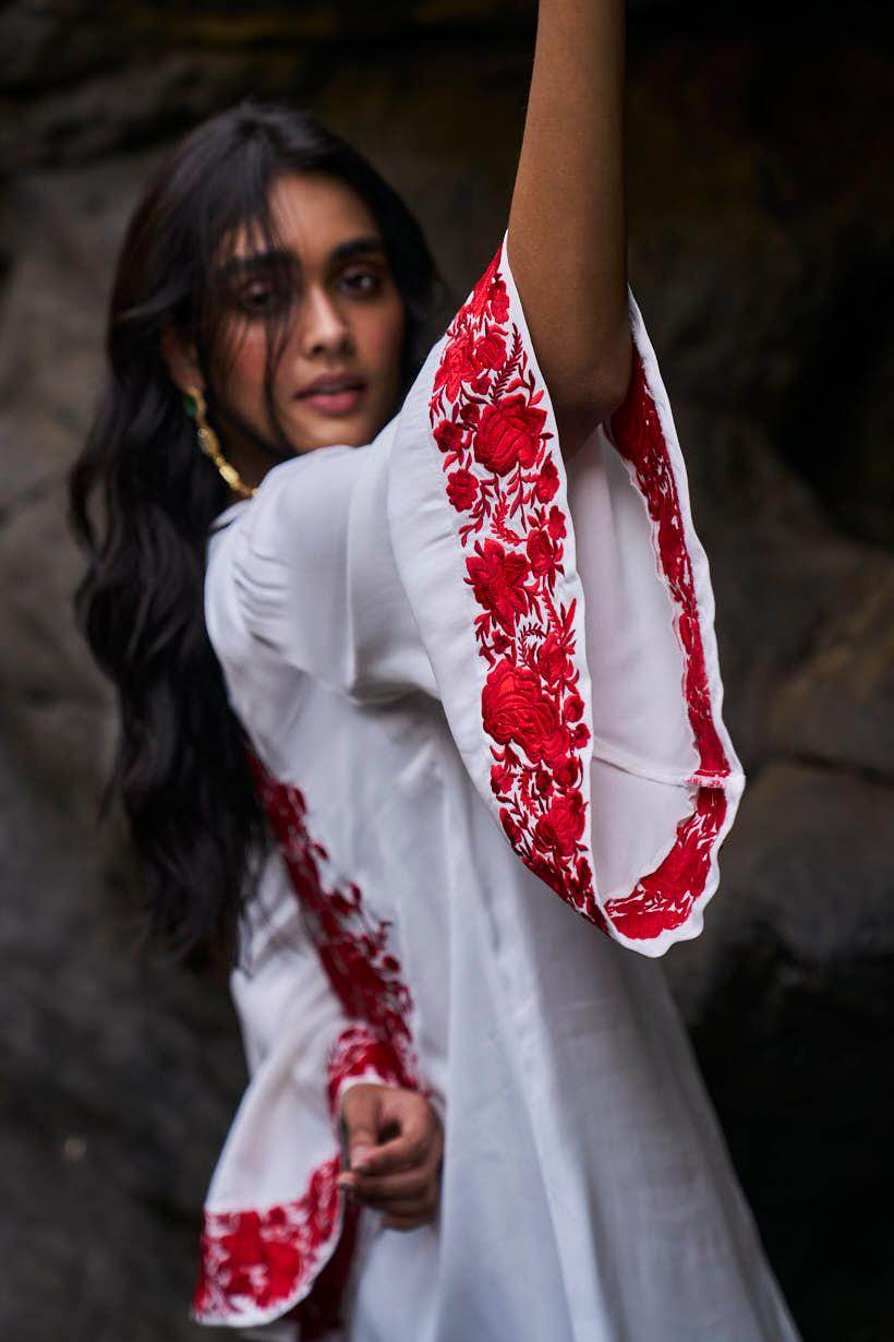 LONGLINE PLACEMENT EMBROIDERED TOP - dash and dot