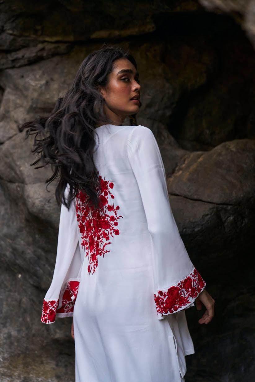 LONGLINE PLACEMENT EMBROIDERED TOP - dash and dot