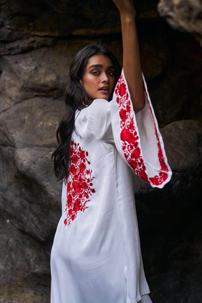 LONGLINE PLACEMENT EMBROIDERED TOP - dash and dot dash and dot