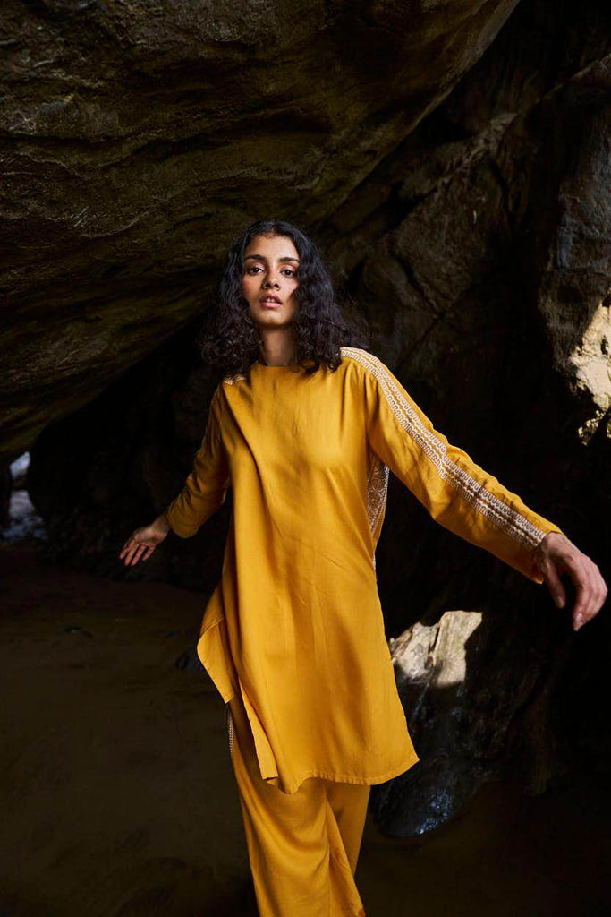 SIDE EMBROIDERED TOP - dash and dot dash and dot