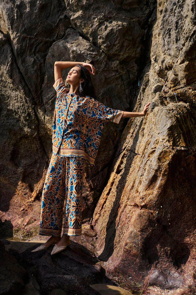 ABSTRACT FLORAL PRINTED TOP - dash and dot dash and dot