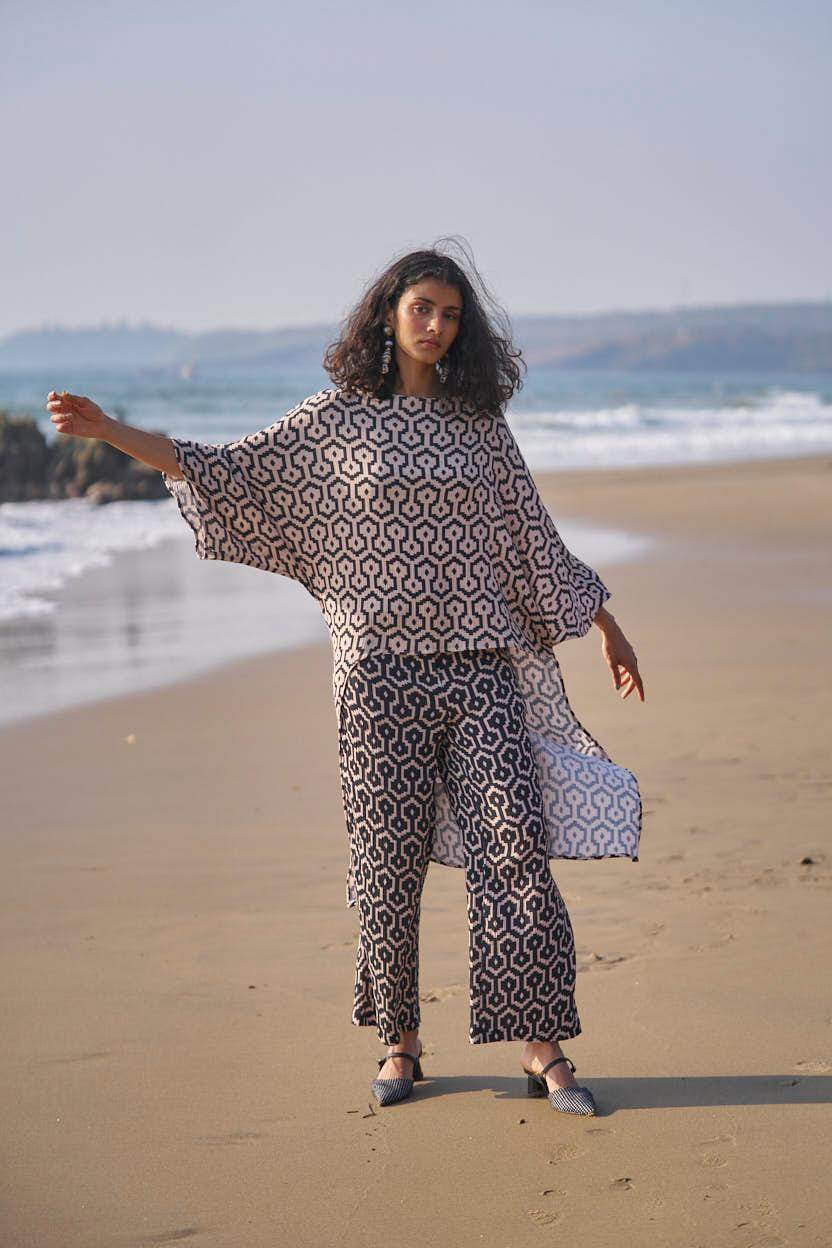 HIGH/LOW PRINTED TOP - dash and dot