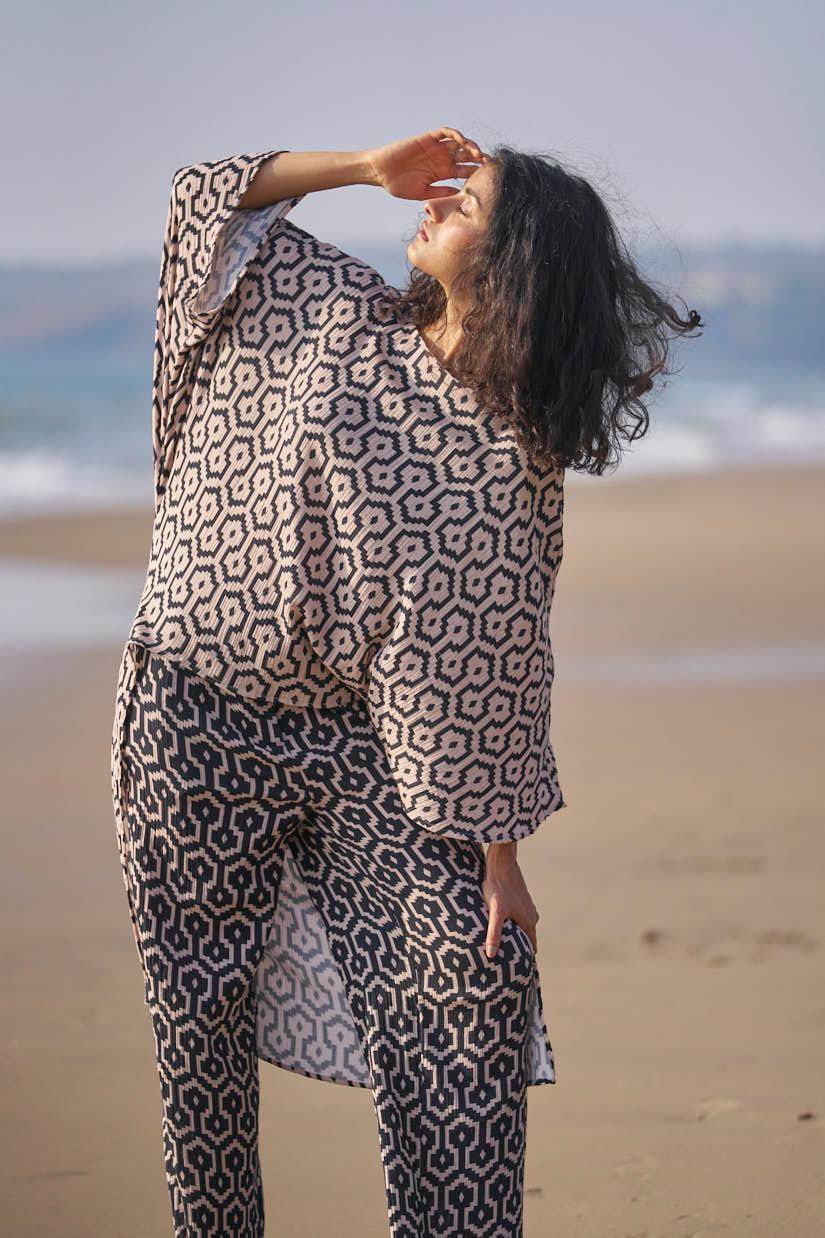 HIGH/LOW PRINTED TOP - dash and dot