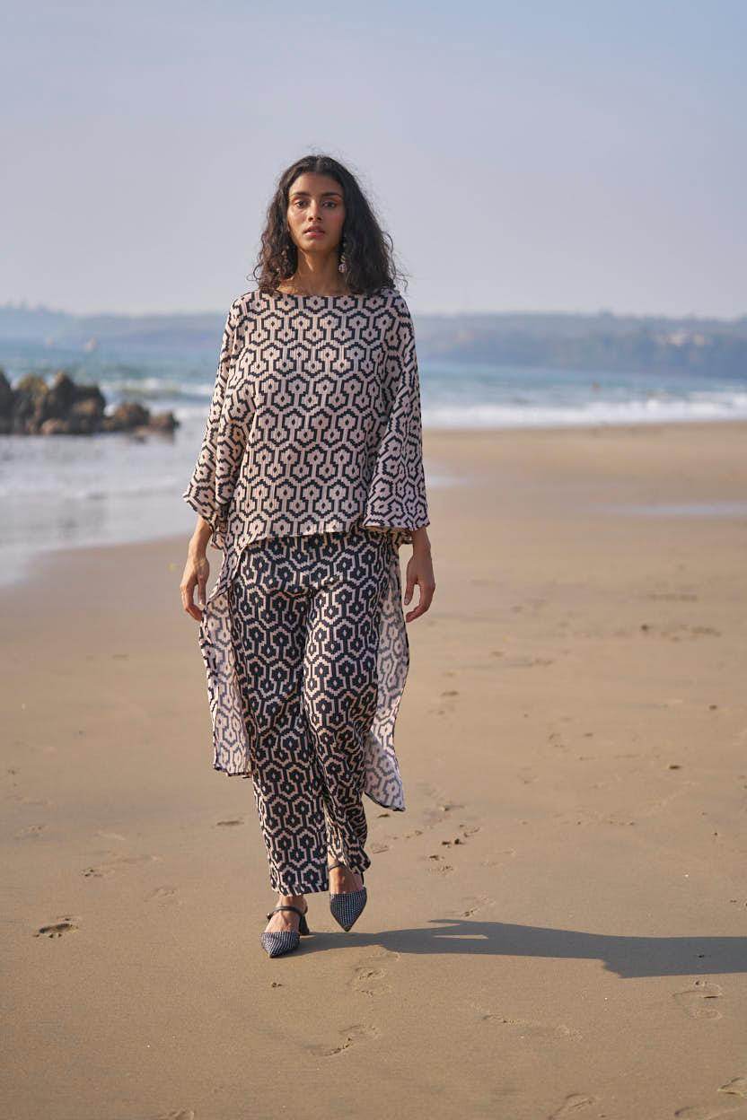 HIGH/LOW PRINTED TOP - dash and dot