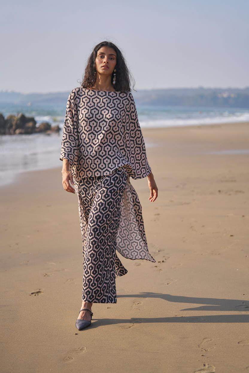 HIGH/LOW PRINTED TOP - dash and dot