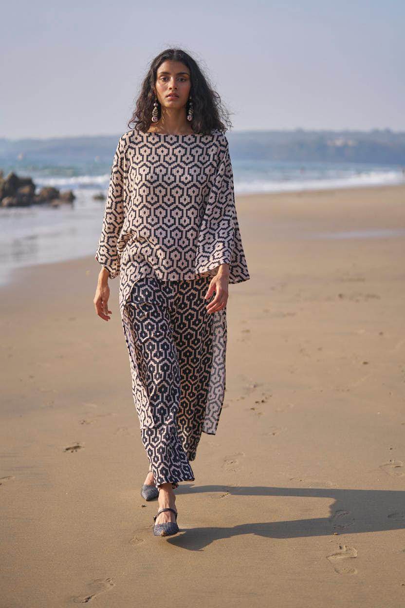 HIGH/LOW PRINTED TOP - dash and dot