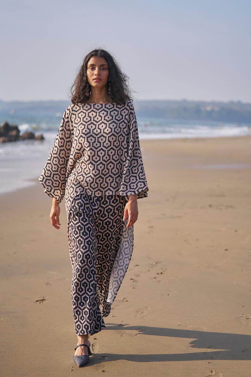 HIGH/LOW PRINTED TOP - dash and dot