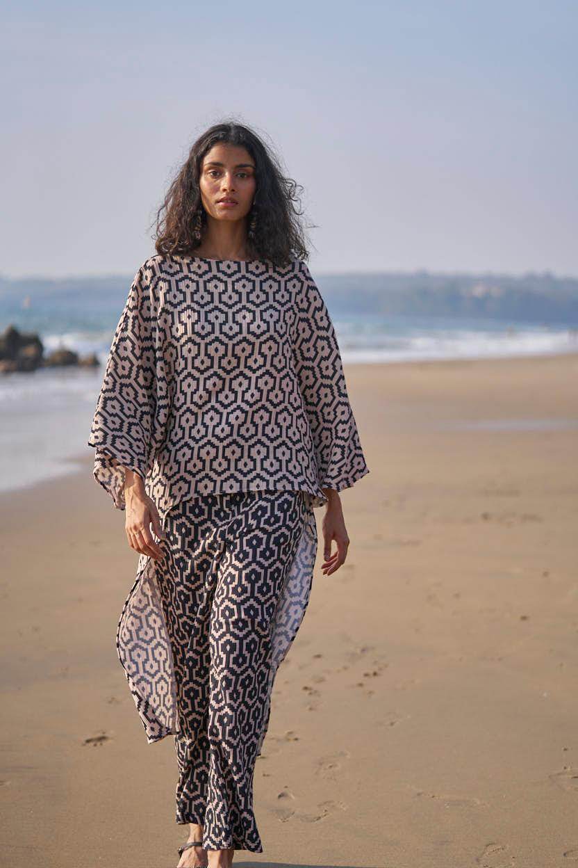 HIGH/LOW PRINTED TOP - dash and dot