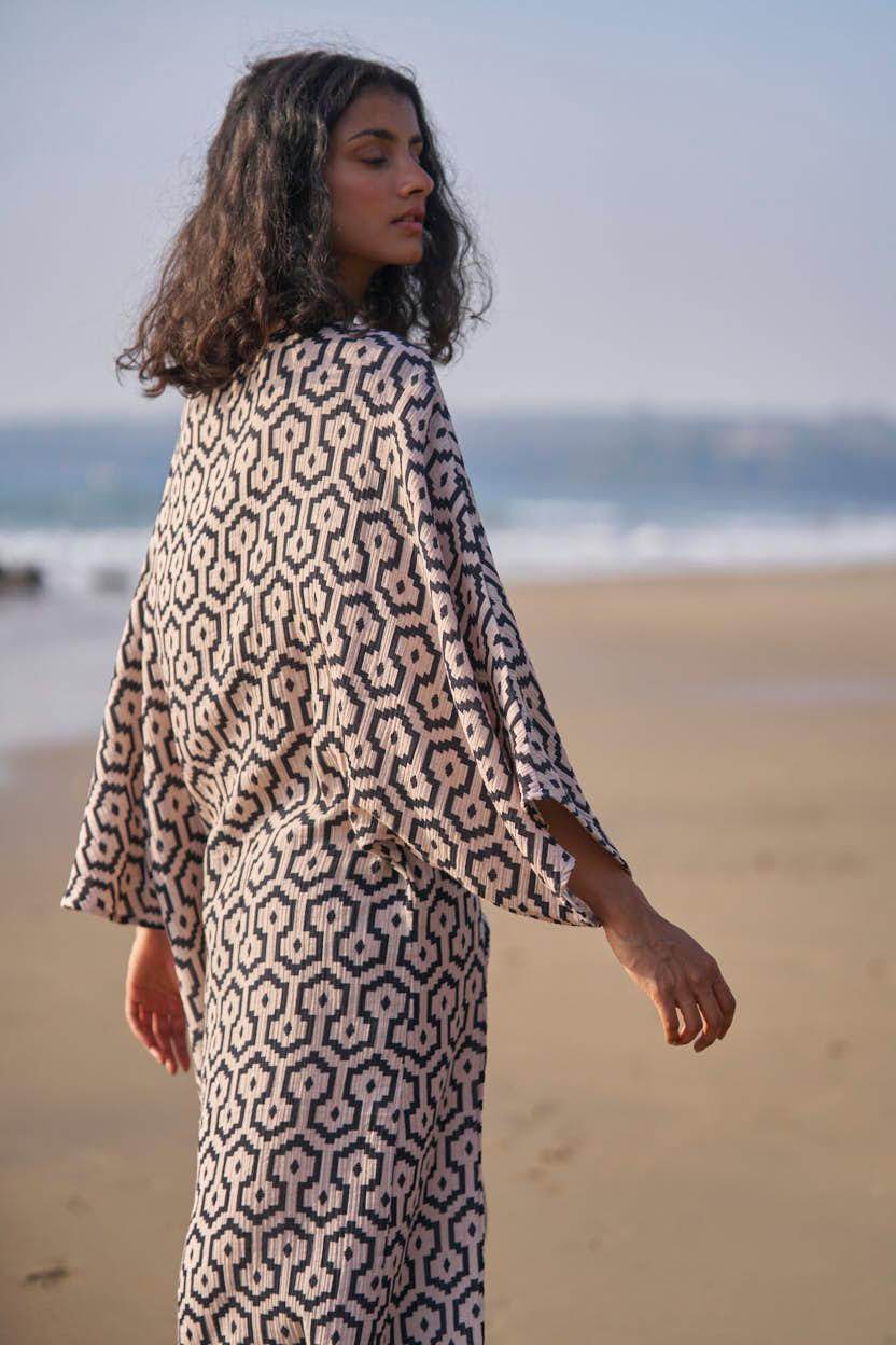 HIGH/LOW PRINTED TOP - dash and dot