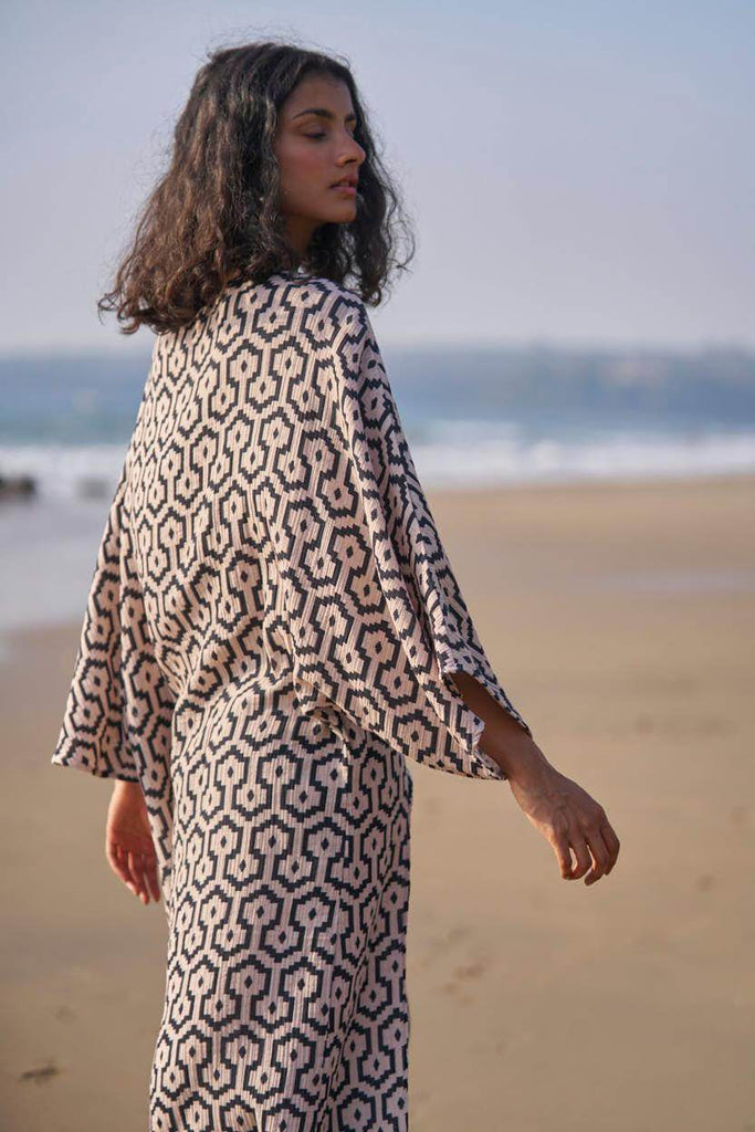 HIGH/LOW PRINTED TOP - dash and dot dash and dot