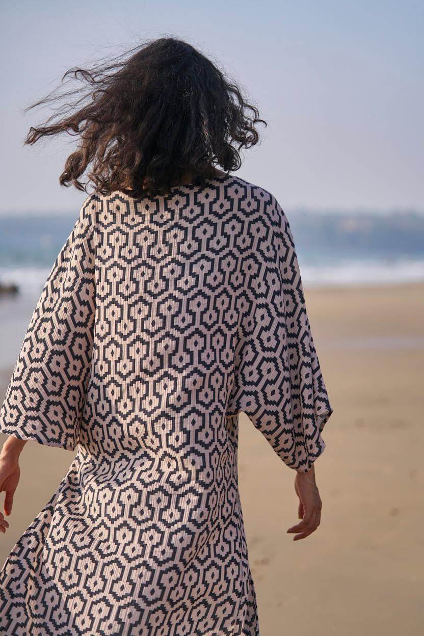 HIGH/LOW PRINTED TOP - dash and dot