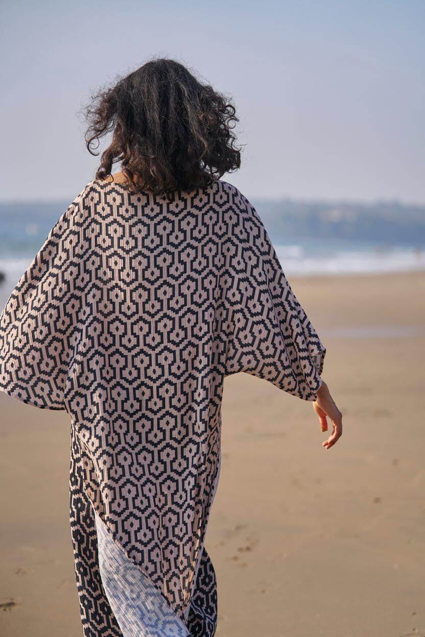 HIGH/LOW PRINTED TOP - dash and dot