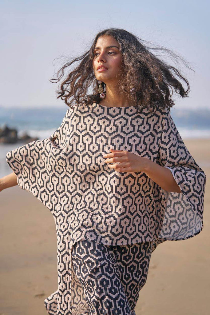 HIGH/LOW PRINTED TOP - dash and dot dash and dot