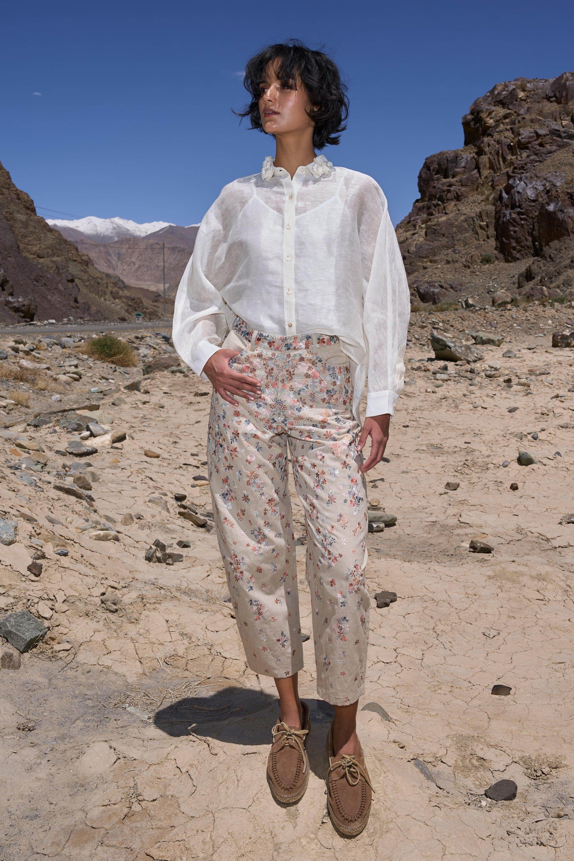 FLORAL EMBROIDERED LINEN PANT - dash and dot