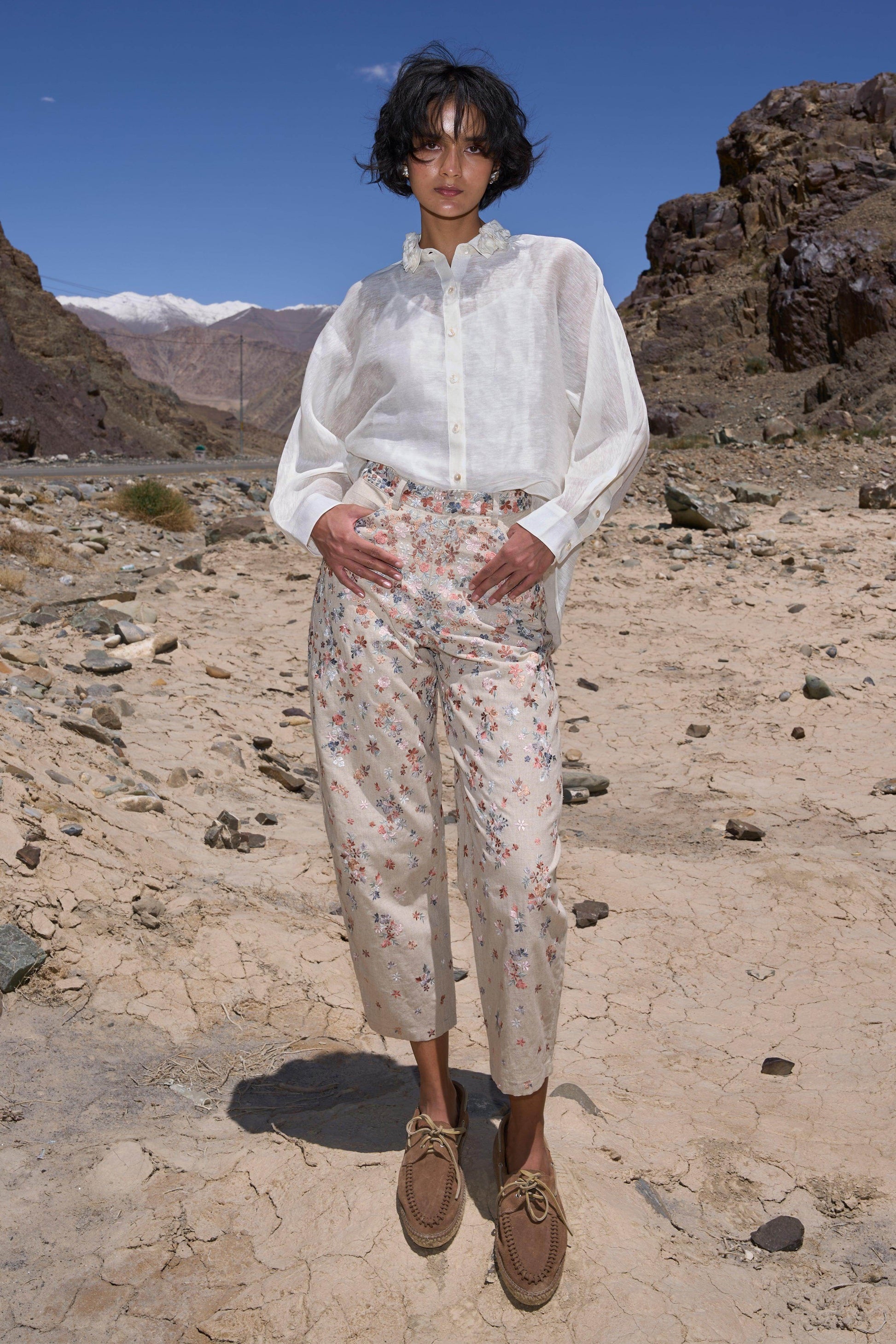 FLORAL EMBROIDERED LINEN PANT - dash and dot