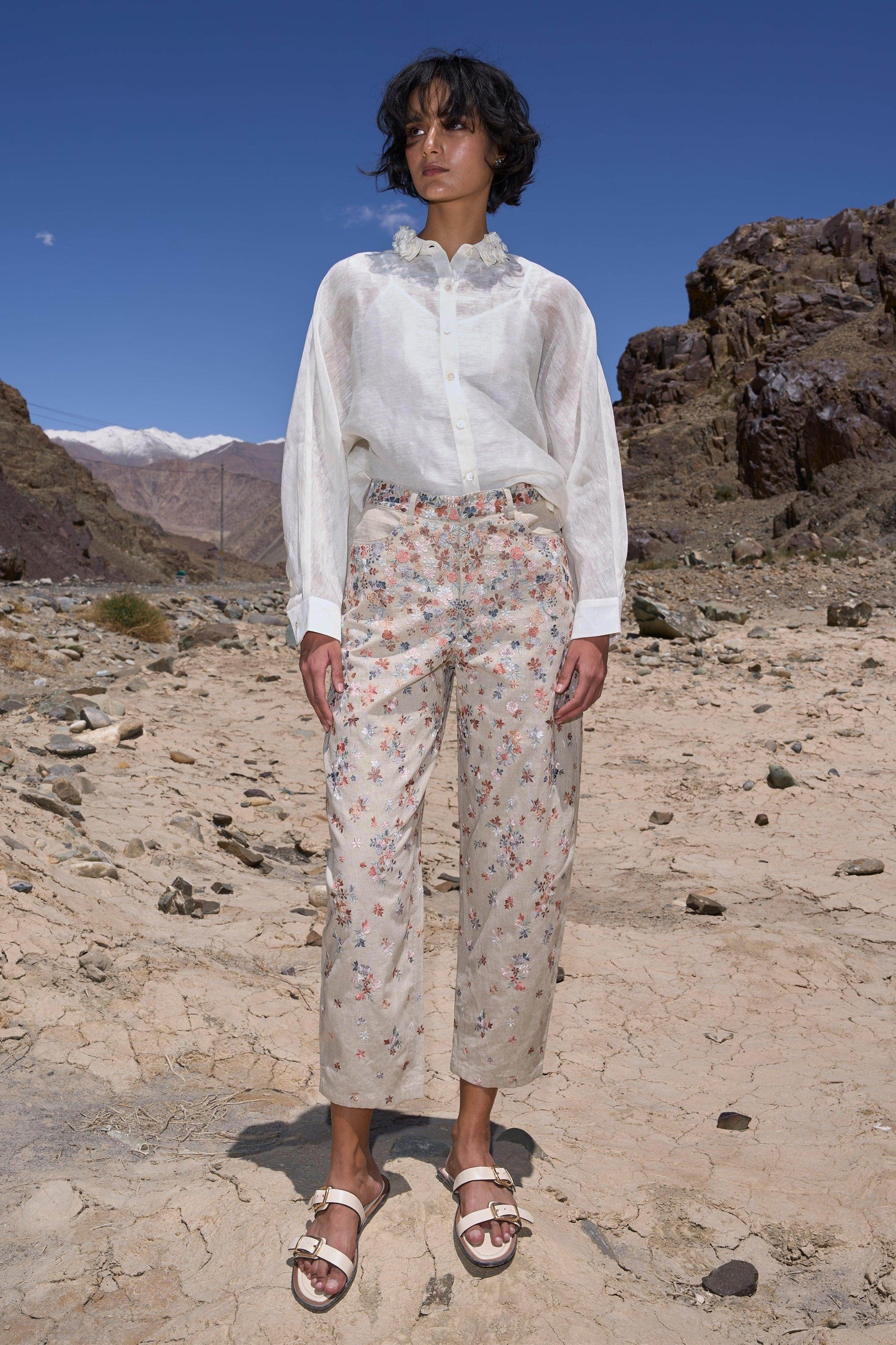 FLORAL EMBROIDERED LINEN PANT - dash and dot