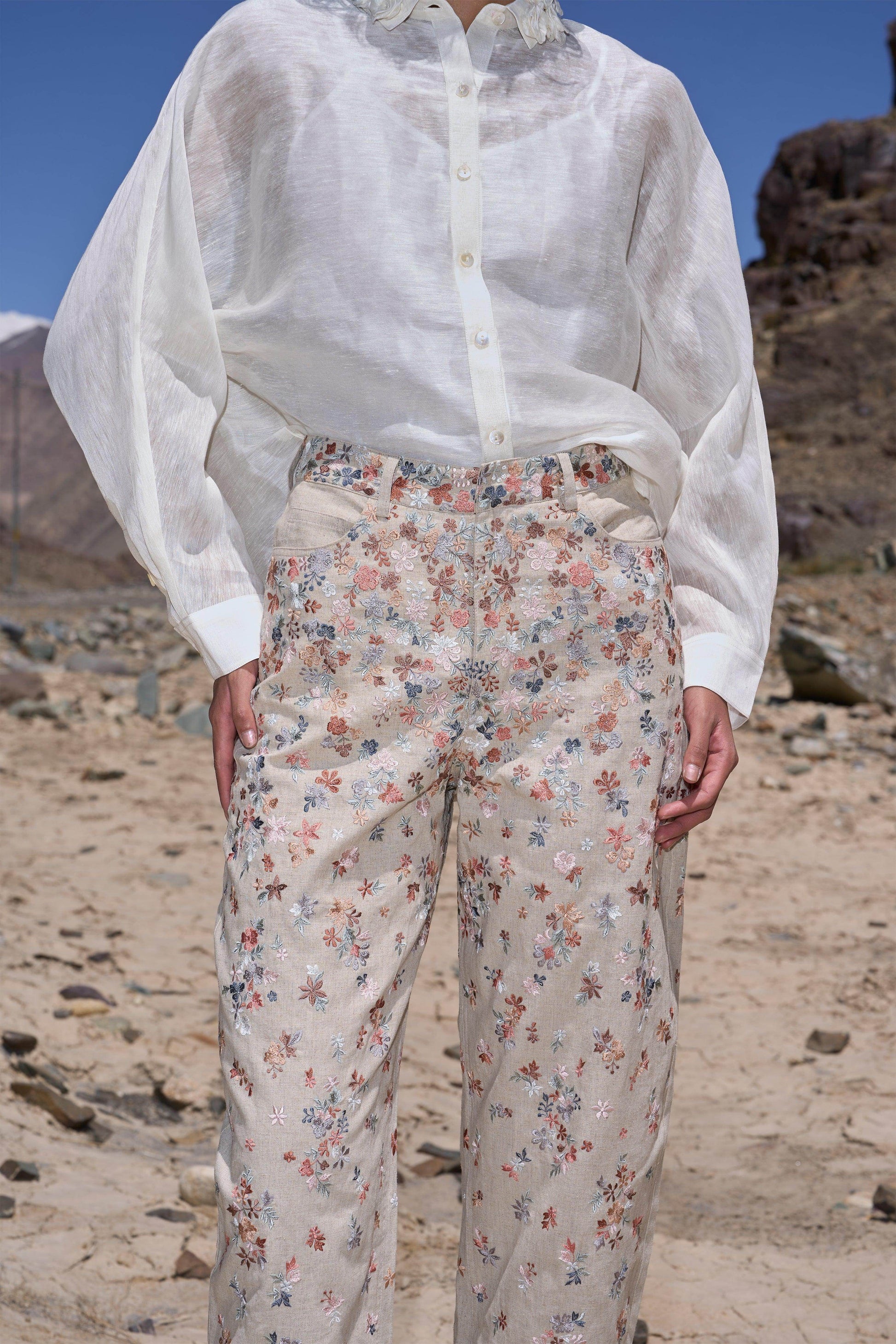 FLORAL EMBROIDERED LINEN PANT - dash and dot