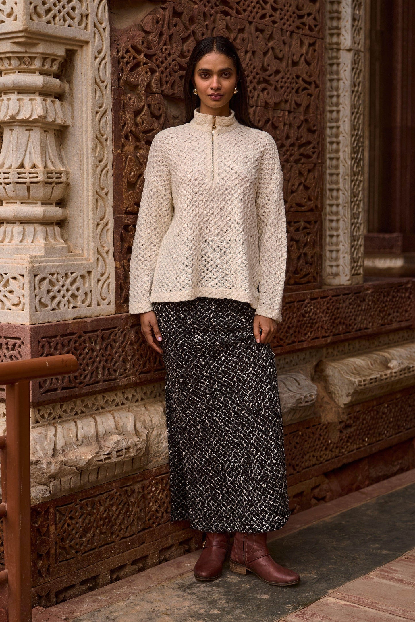 TEXTURED KNITTED SKIRT - dash and dot