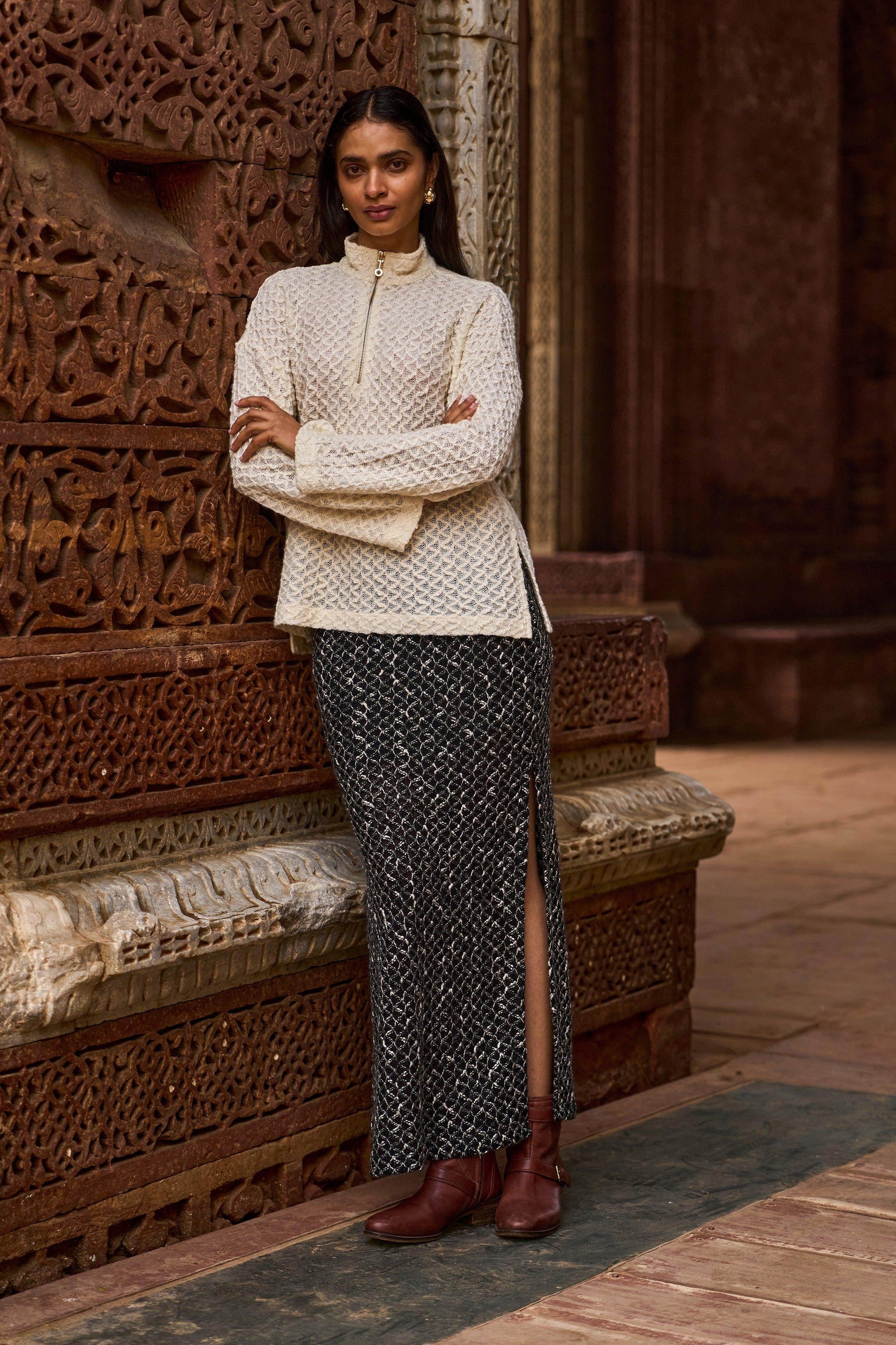 TEXTURED KNITTED SKIRT - dash and dot