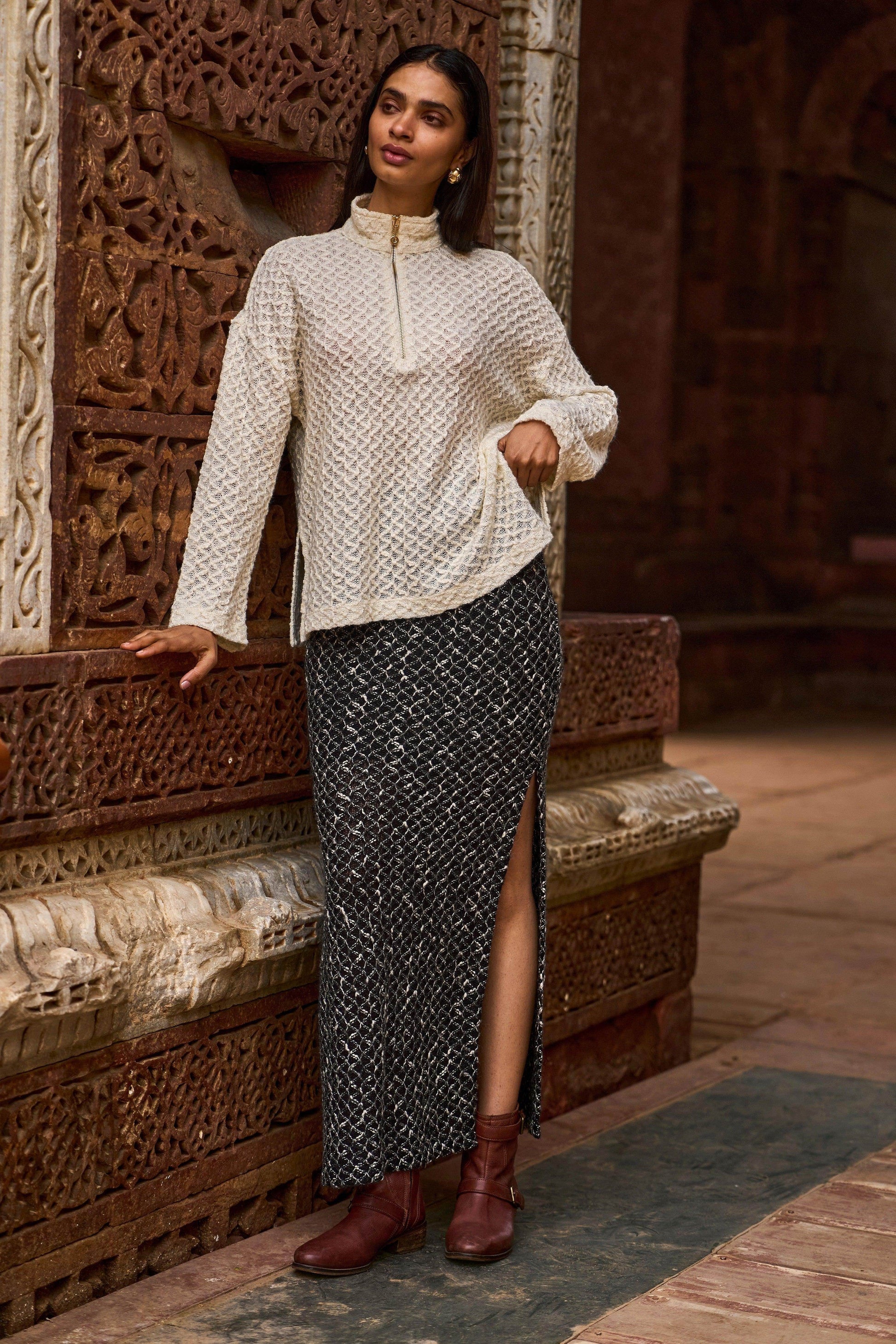 TEXTURED KNITTED SKIRT - dash and dot