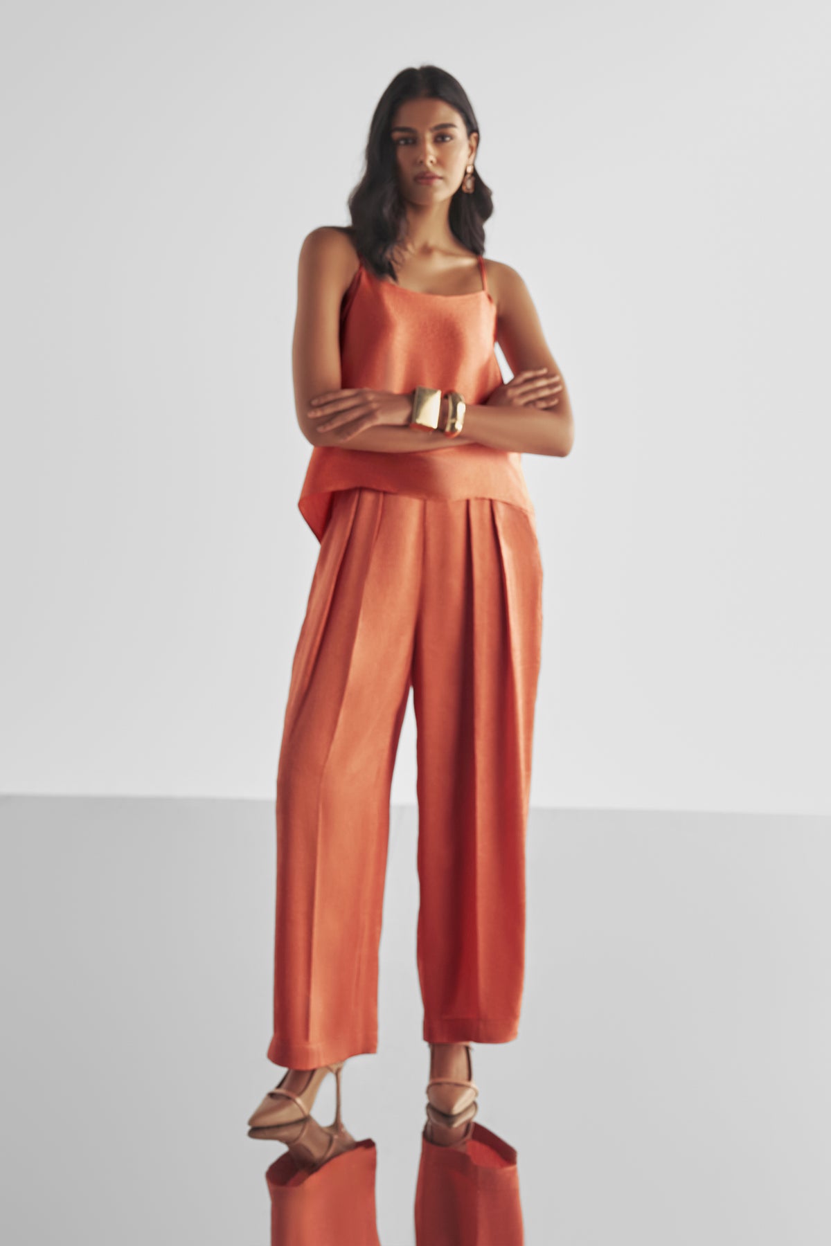 BACK KNOT DRAPED TEXTURED TOP