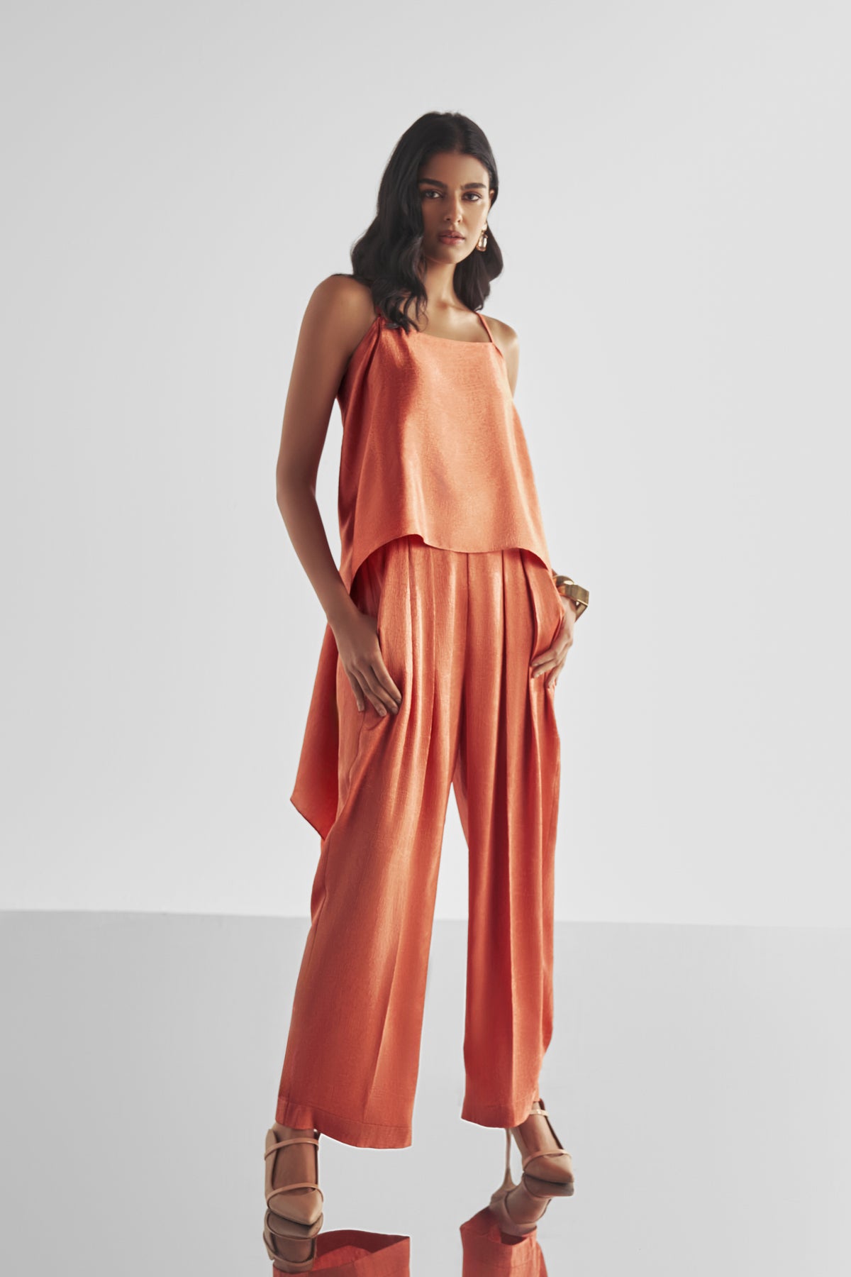 BACK KNOT DRAPED TEXTURED TOP