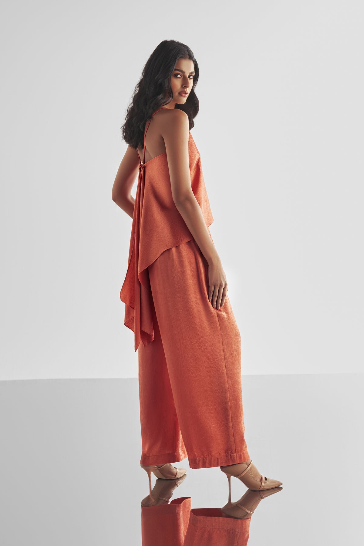 BACK KNOT DRAPED TEXTURED TOP