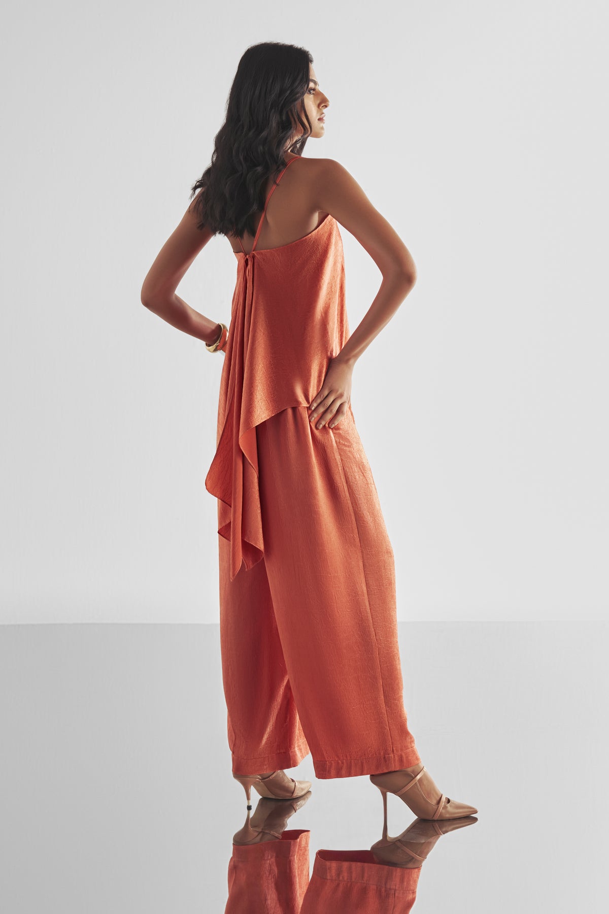 BACK KNOT DRAPED TEXTURED TOP