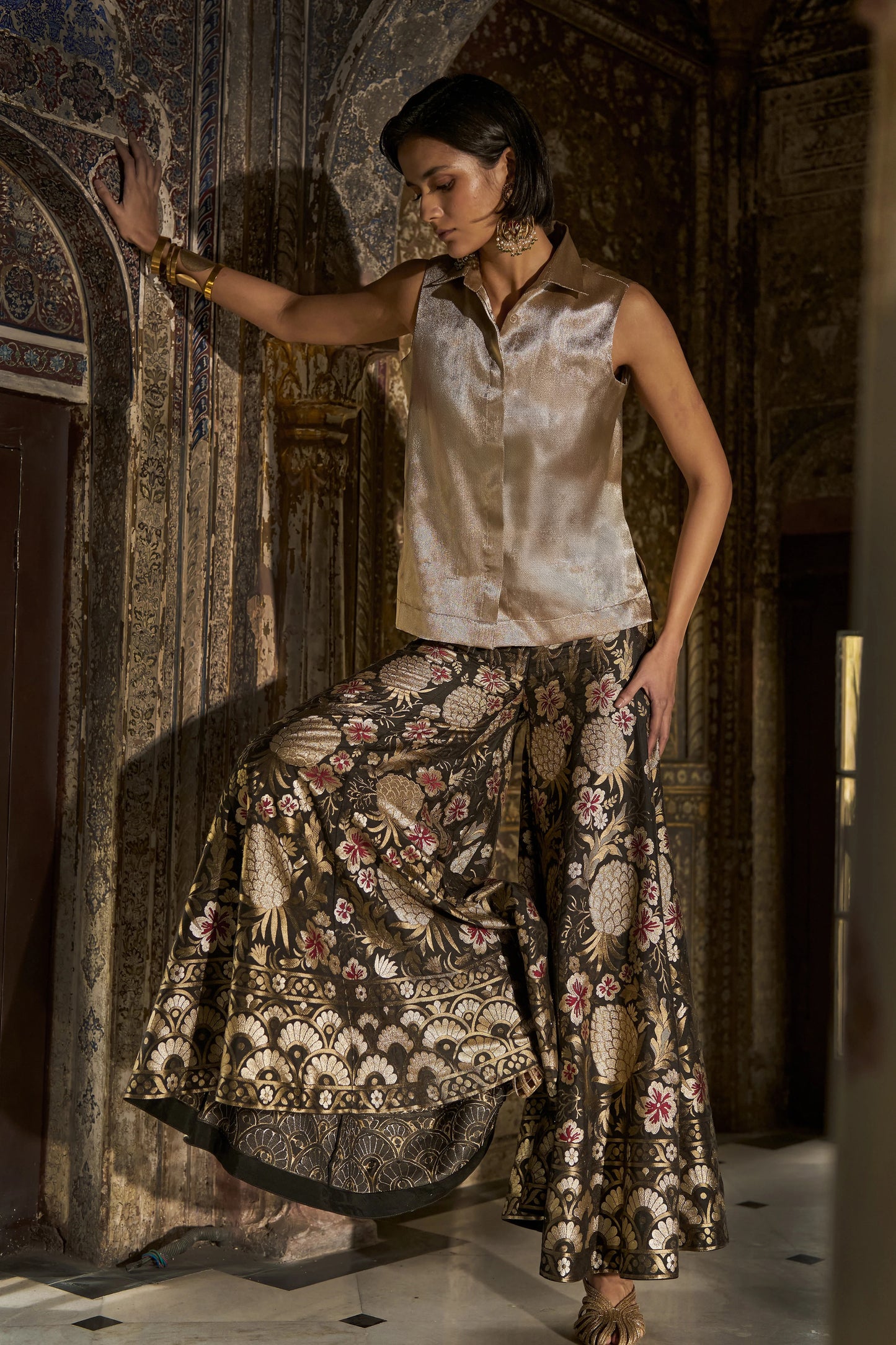 BENARES BROCADE SLEEVELESS SHIRT AND FLARED MOTIF PANT