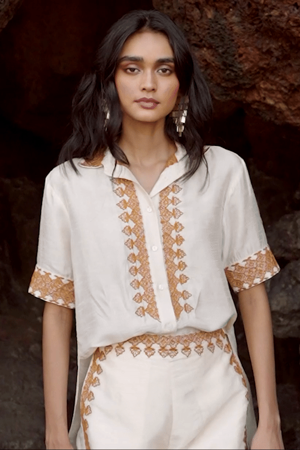 EMBROIDERED HALF SLEEVE SHIRT - dash and dot